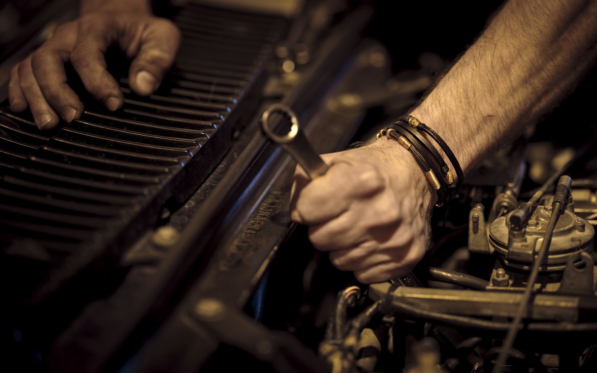 Il team di Romagnuolo Auto in officina